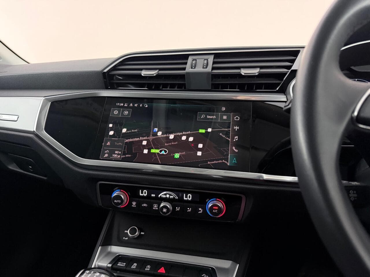 Audi Q3 thumbnail Infotainment System