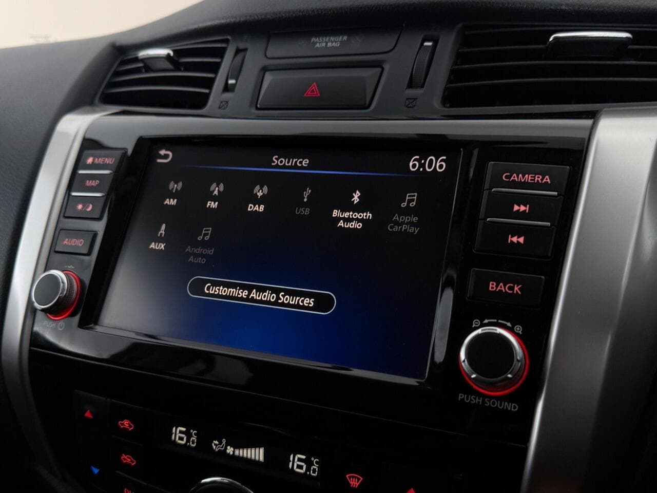 Nissan Navara thumbnail Infotainment System