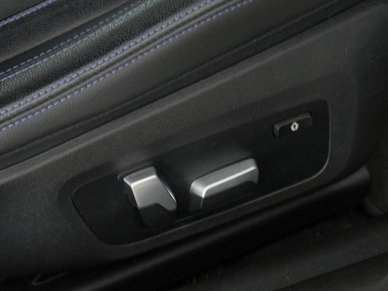 BMW 4 Series thumbnail Misc Controls