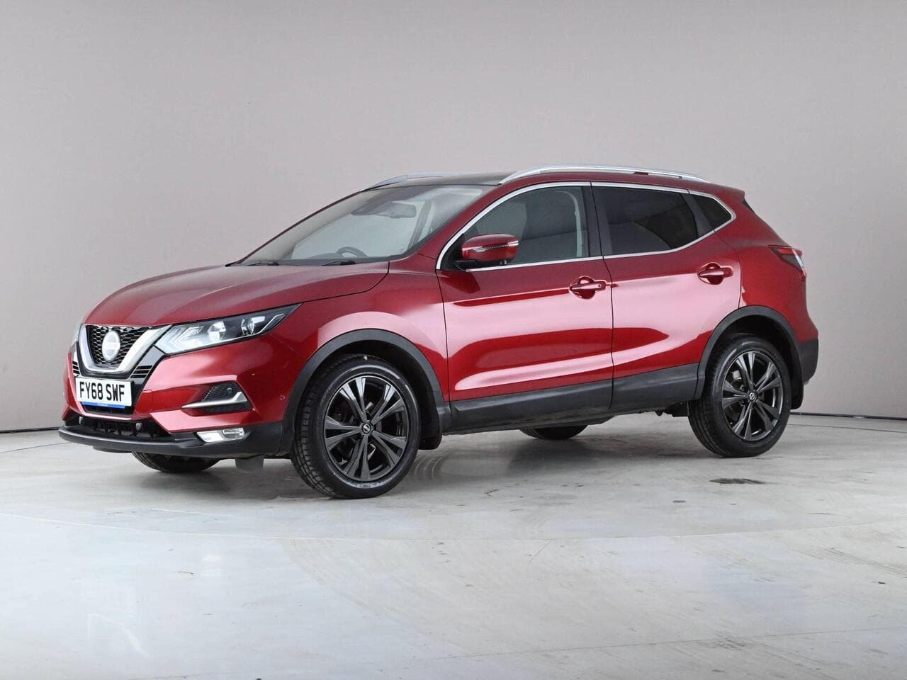 Nissan Qashqai thumbnail Front Left