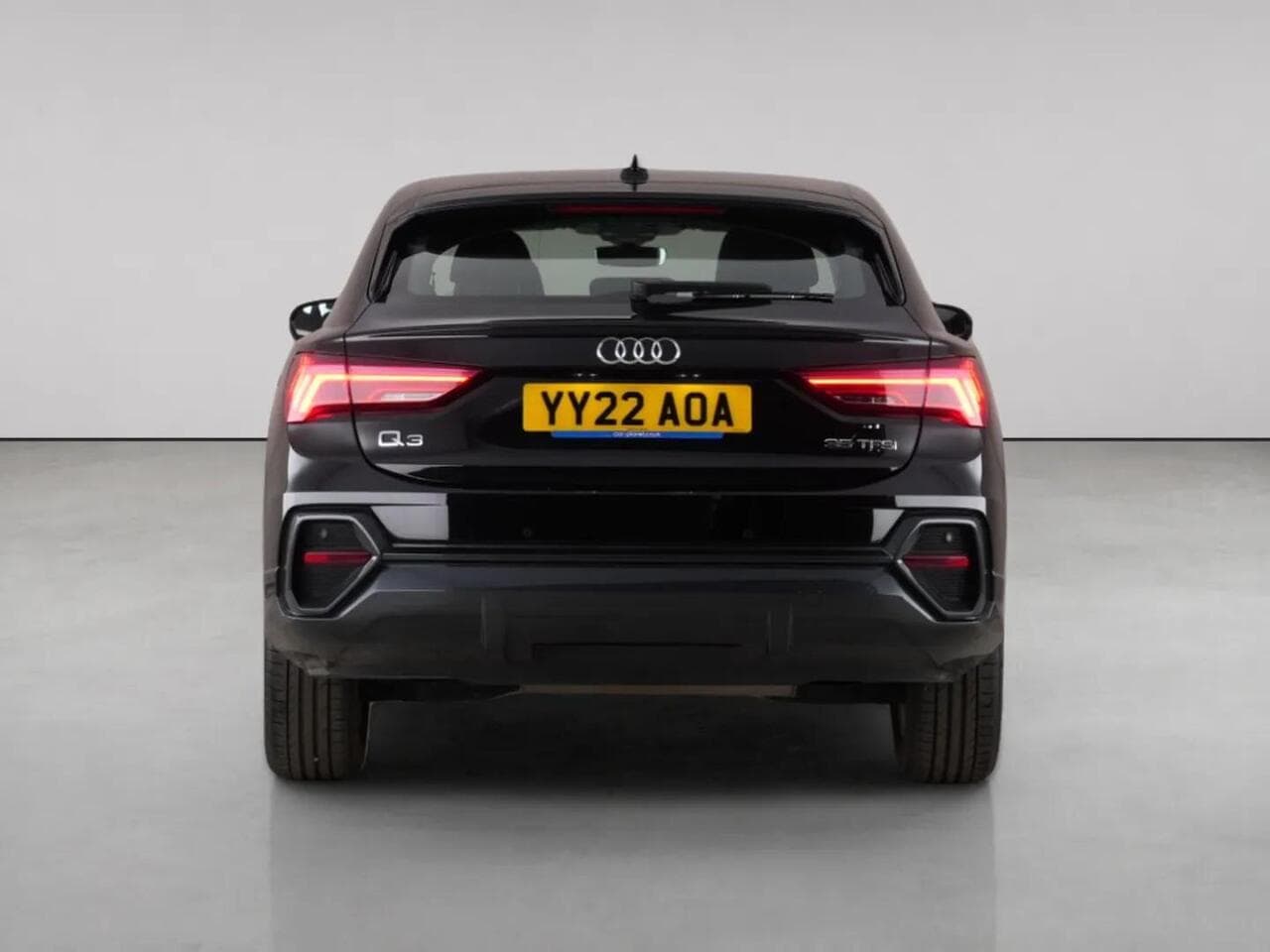 Audi Q3 thumbnail Rear