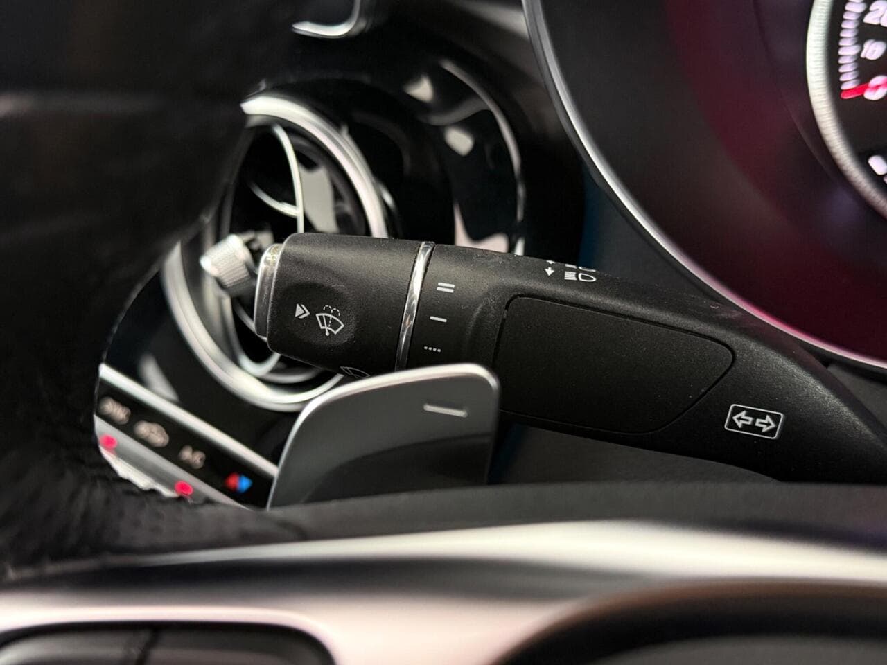 Mercedes-Benz GLC thumbnail Misc Controls
