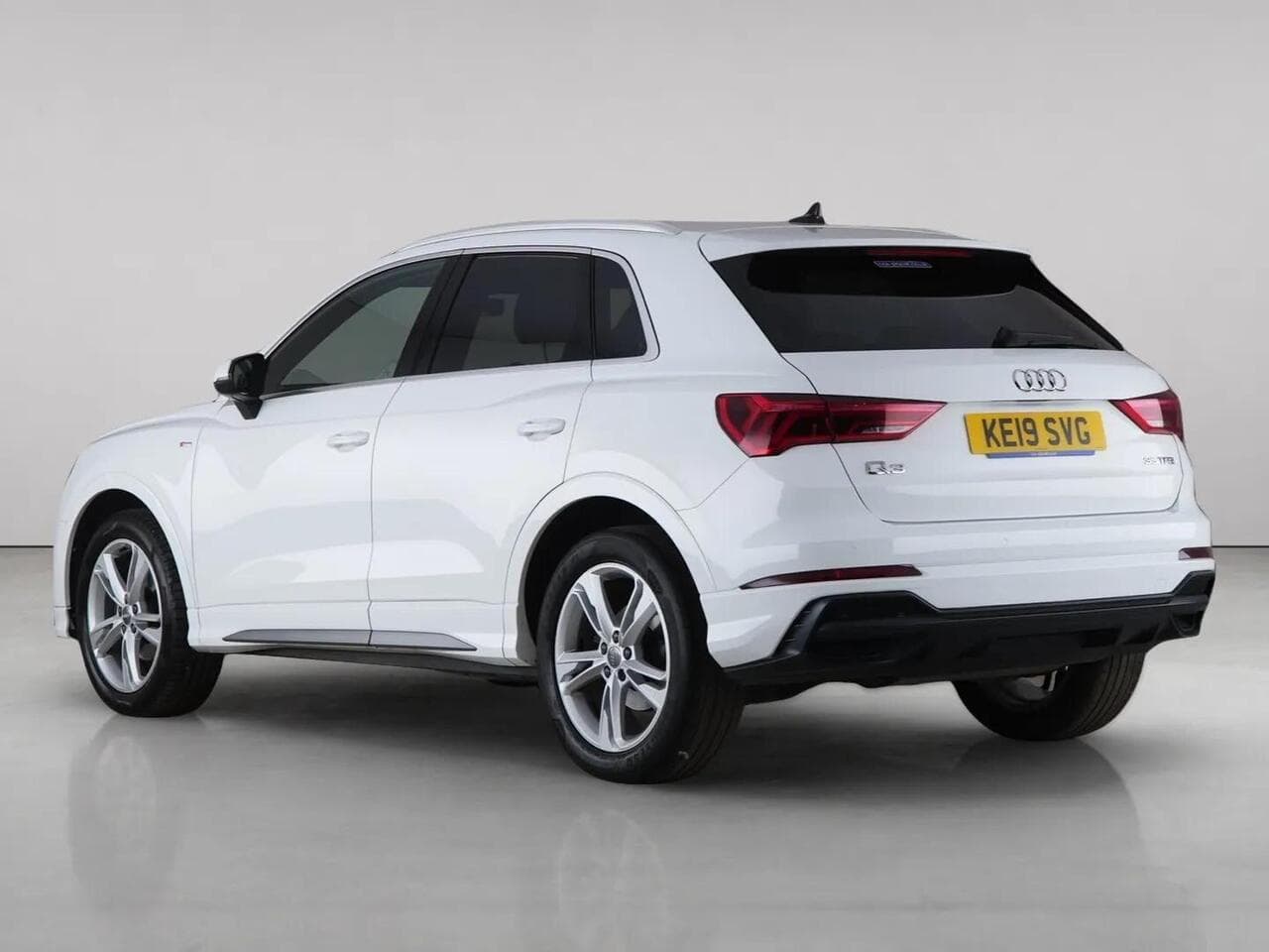 Audi Q3 thumbnail Rear Left