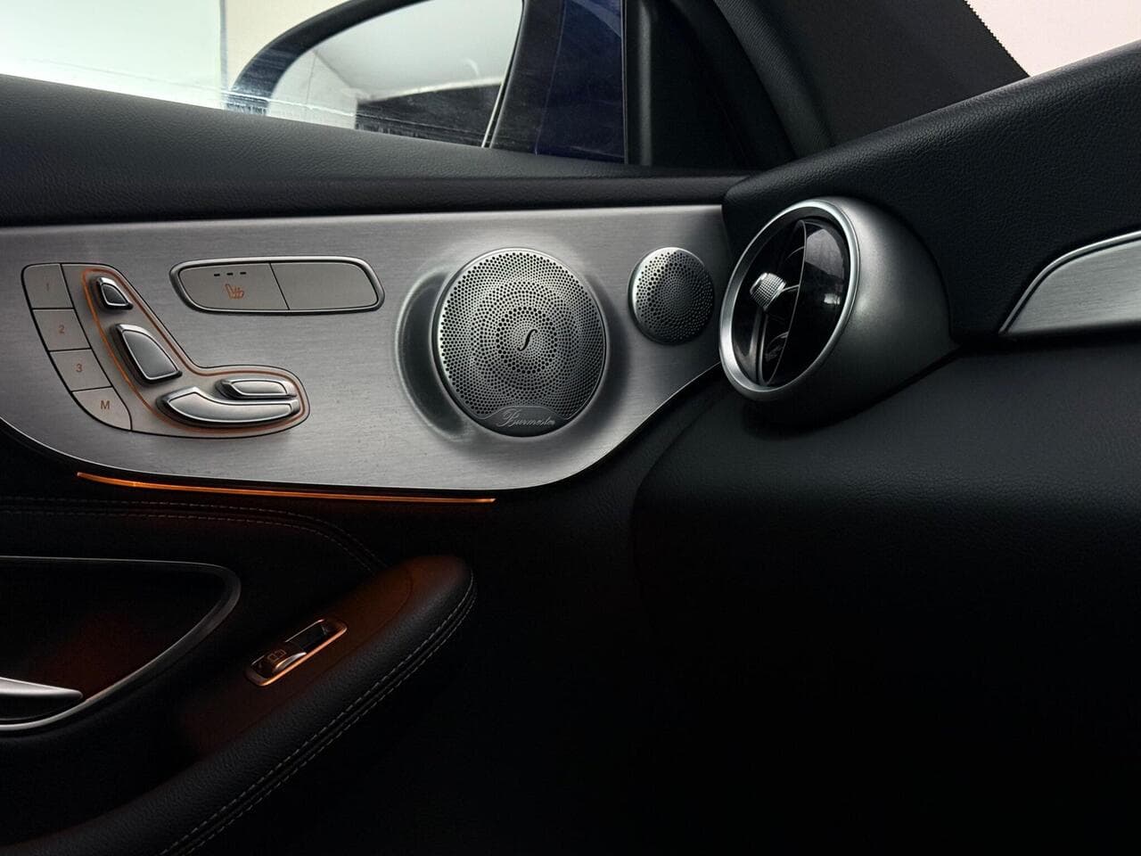Mercedes-Benz C Class thumbnail Interior Front