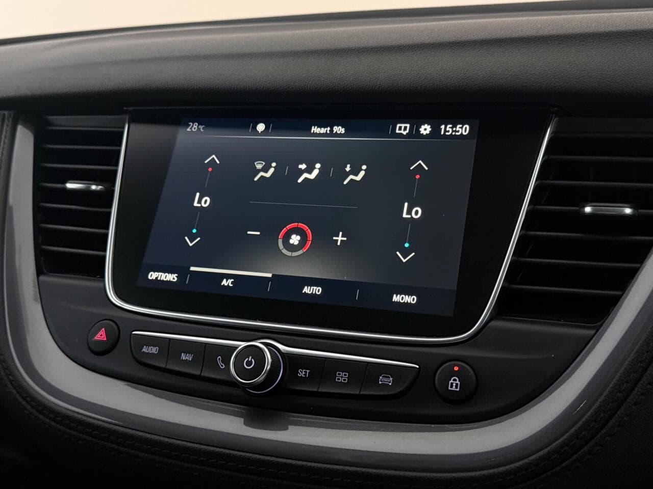 Vauxhall Grandland X thumbnail Infotainment System