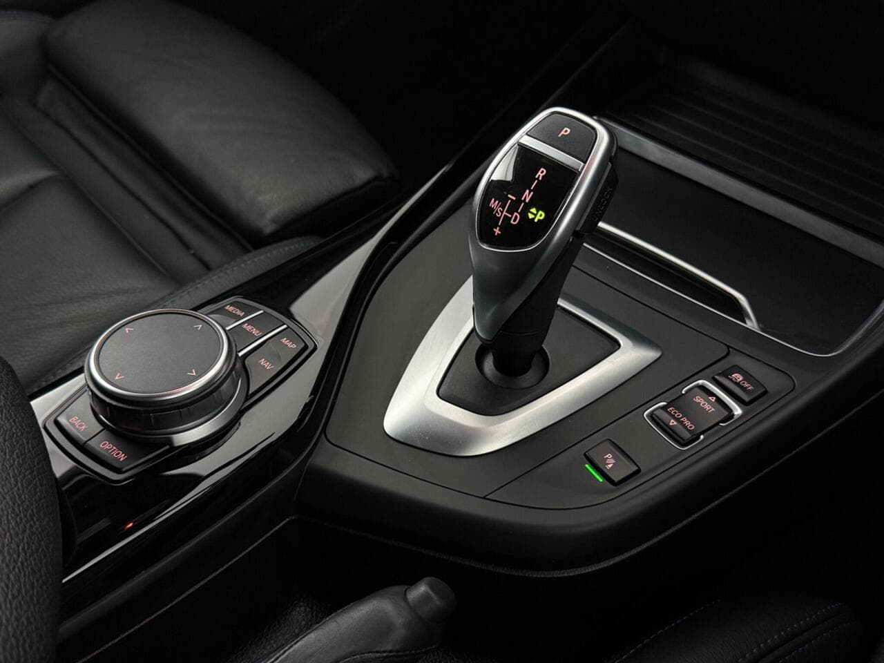 BMW 1 Series thumbnail Interior Front