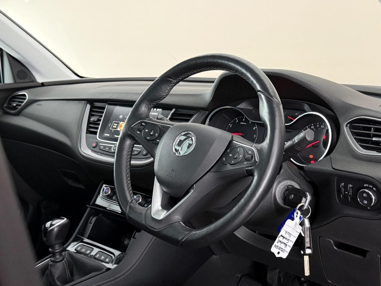Vauxhall Grandland X thumbnail Interior Front