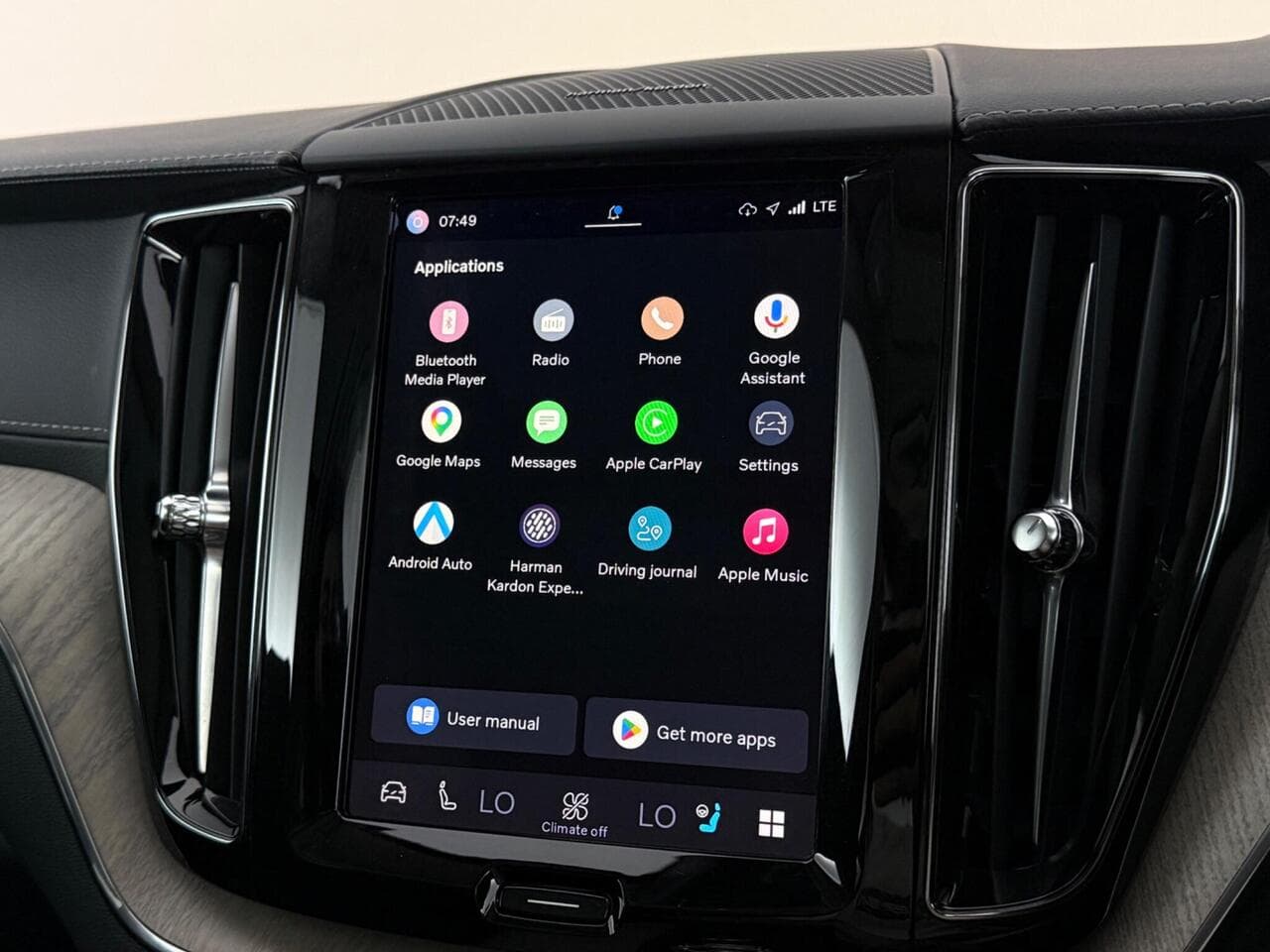 Volvo XC60 thumbnail Infotainment System