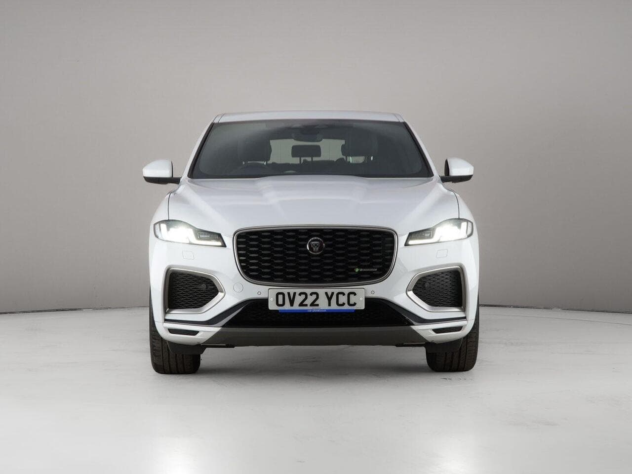 Jaguar F-PACE thumbnail Front