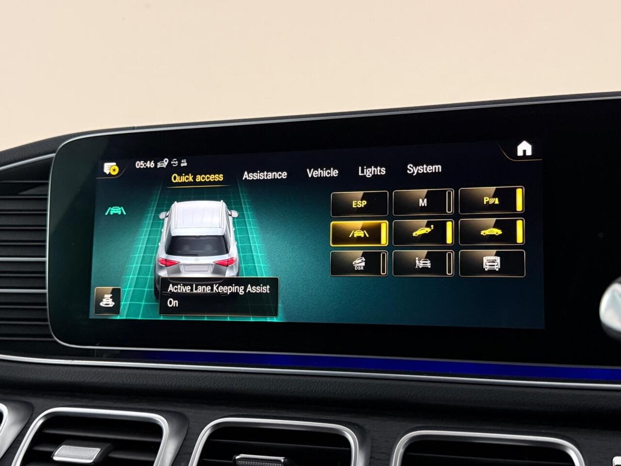 Mercedes-Benz GLE thumbnail Infotainment System