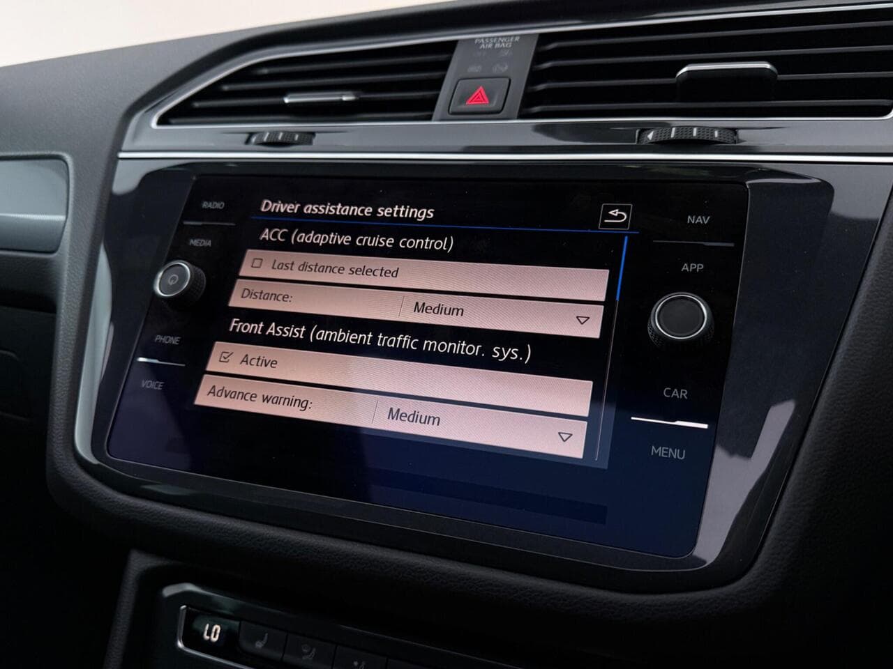 Volkswagen Tiguan thumbnail Infotainment System