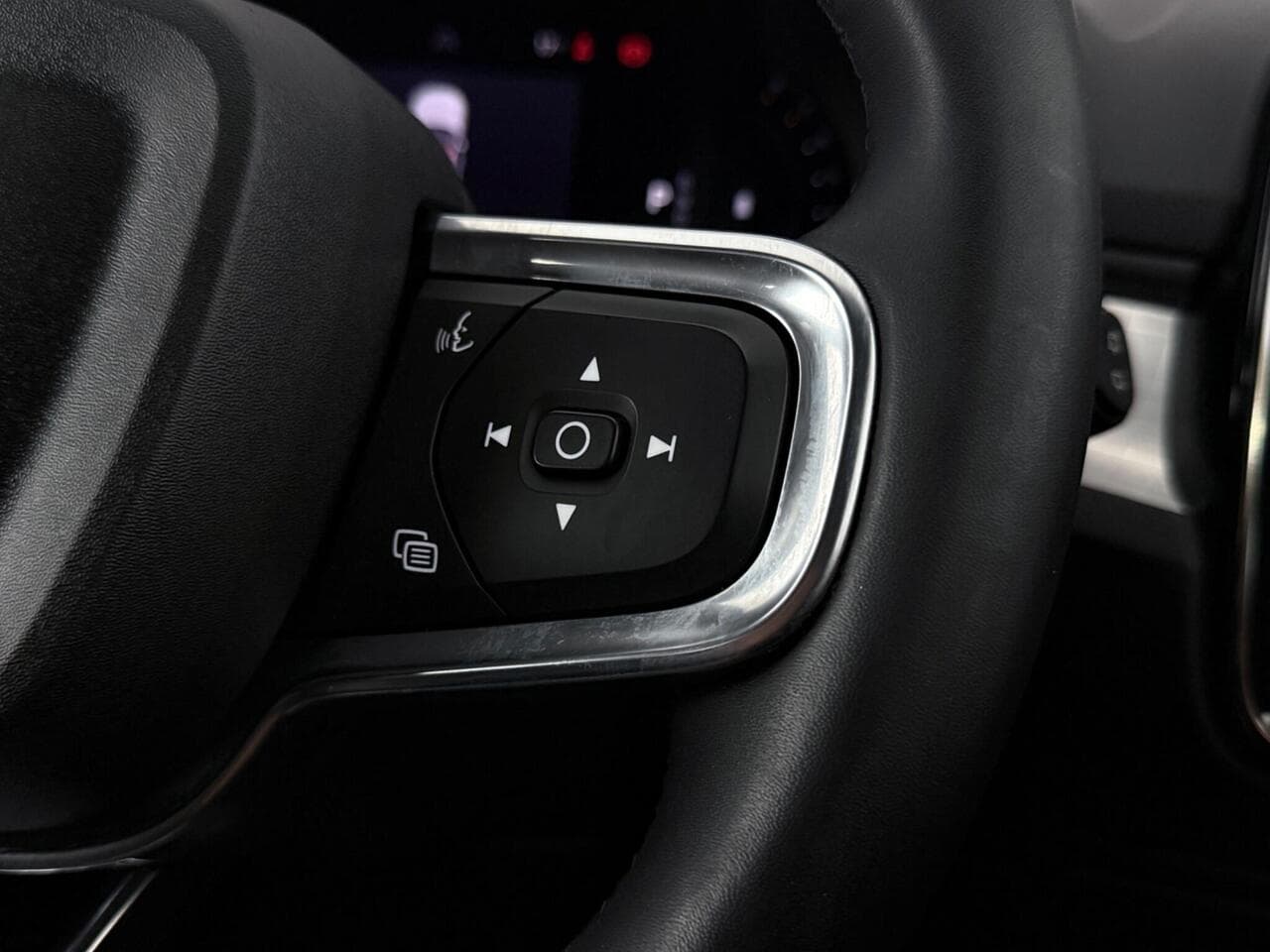 Volvo XC40 thumbnail Misc Controls