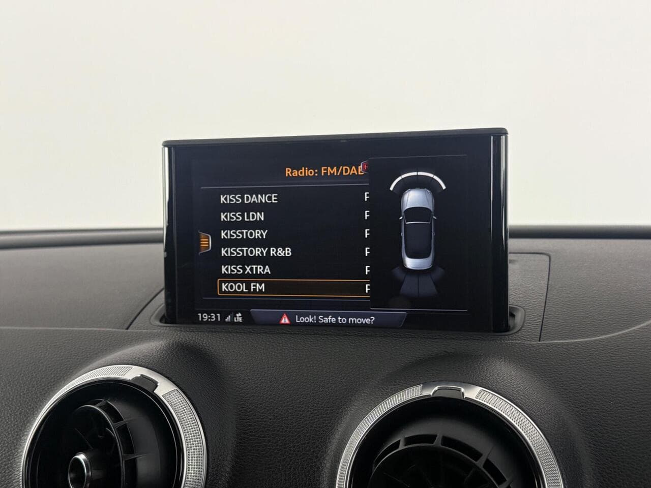 Audi A3 Cabriolet thumbnail Infotainment System