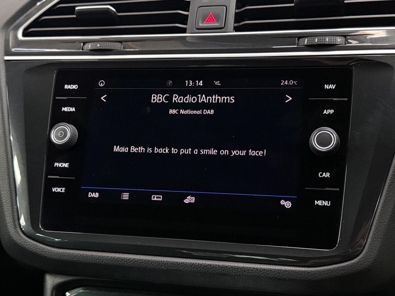 Volkswagen Tiguan thumbnail Infotainment System