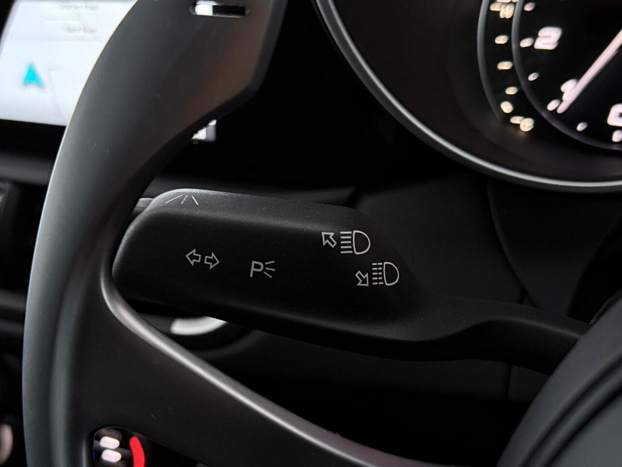 Alfa Romeo Giulia thumbnail Misc Controls