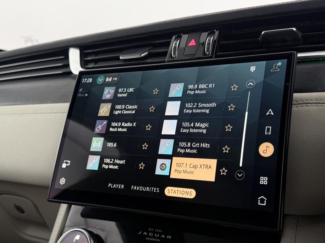 Jaguar F-PACE thumbnail Infotainment System