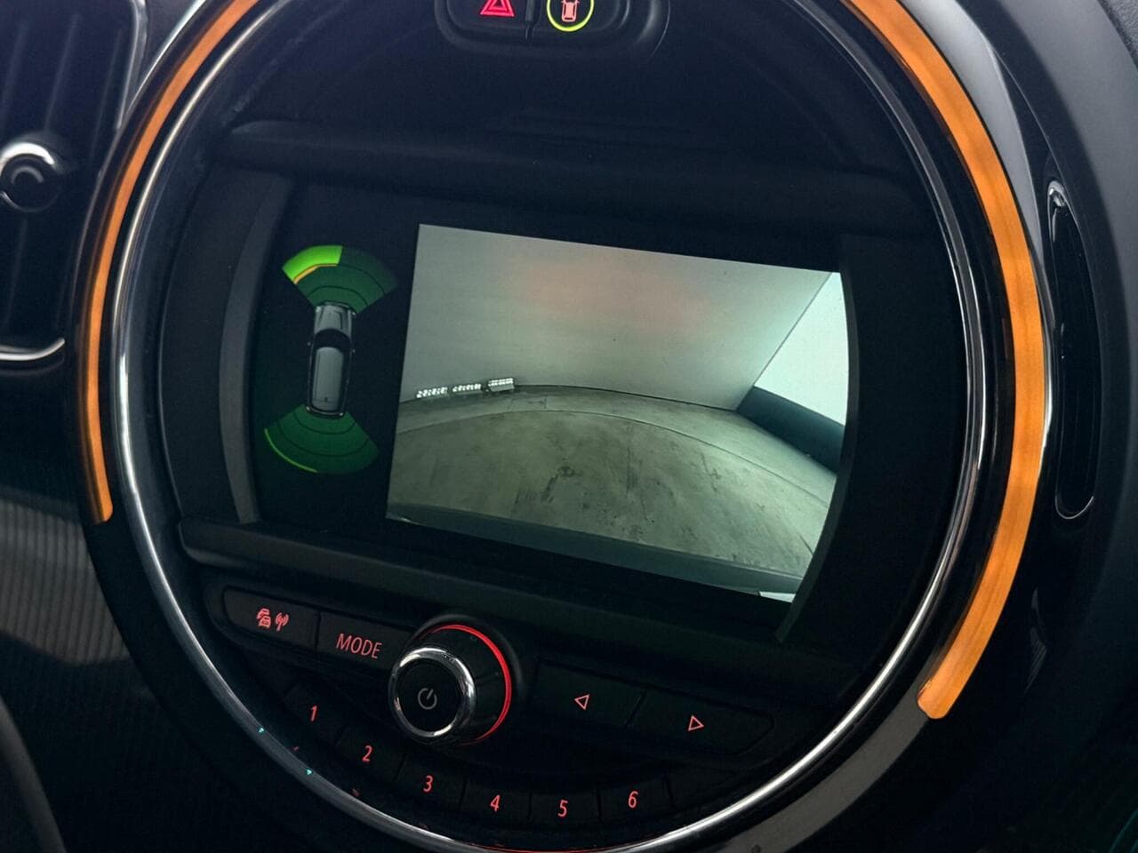 MINI Countryman thumbnail Infotainment System