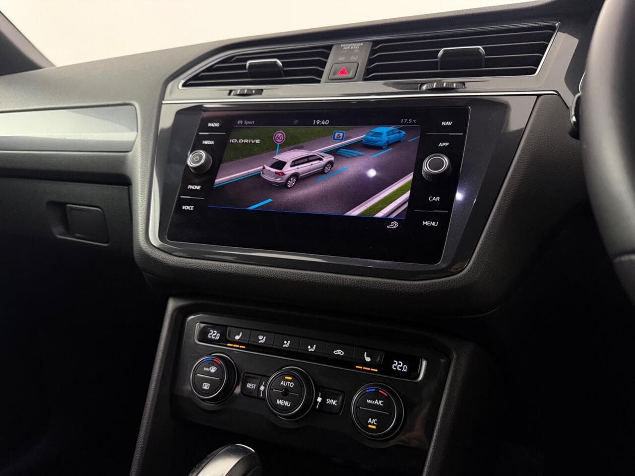 Volkswagen Tiguan Allspace thumbnail Infotainment System