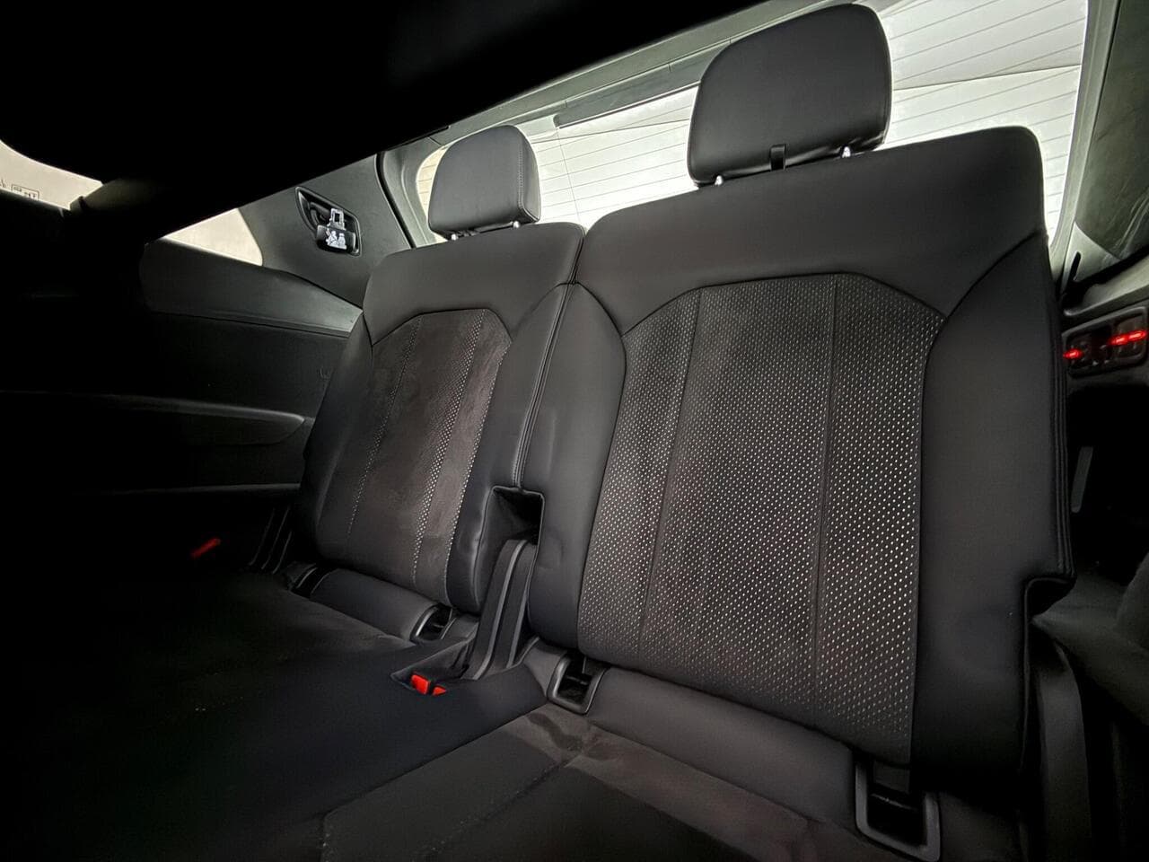 Audi Q7 thumbnail Seats Rear