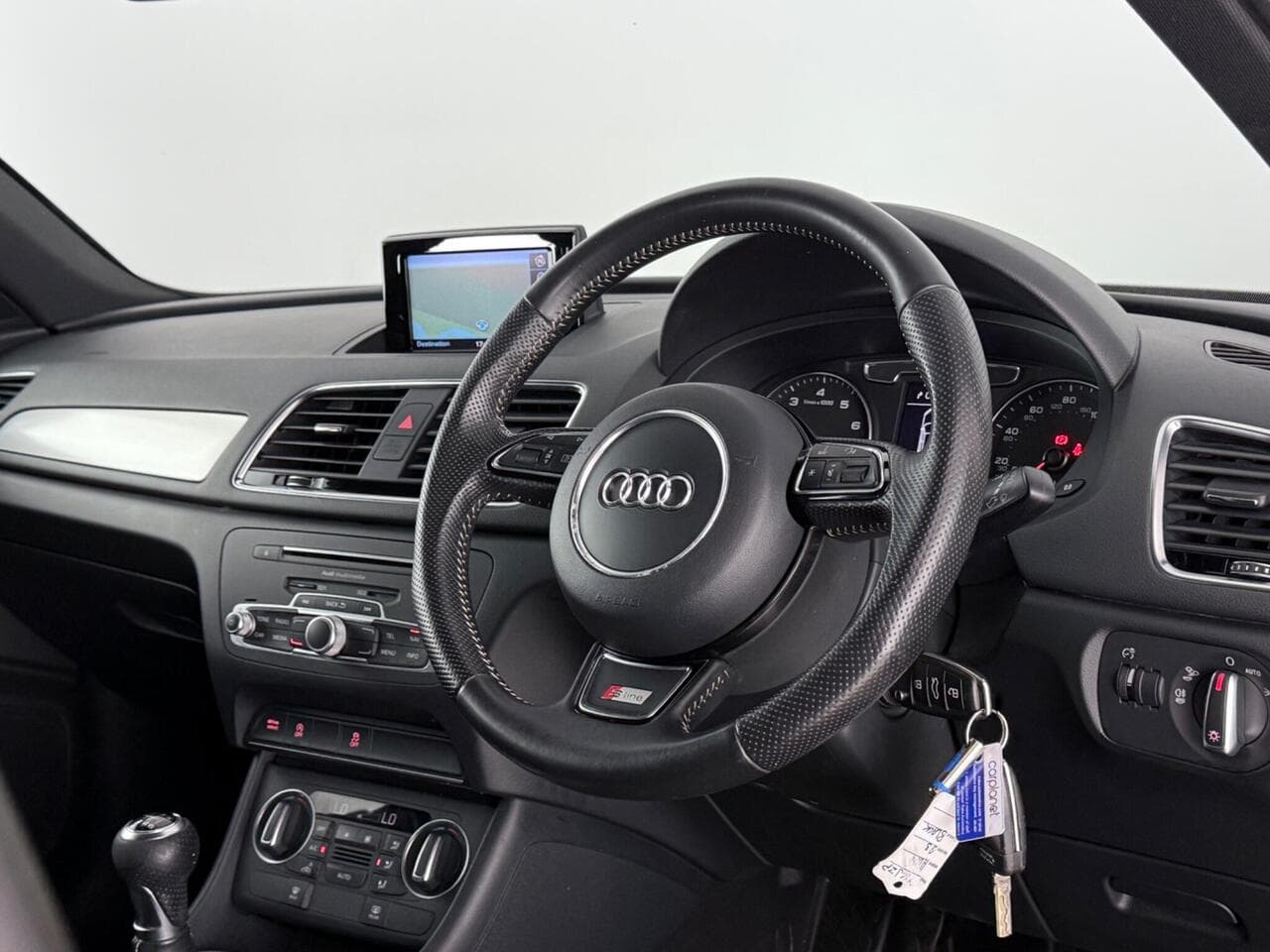 Audi Q3 thumbnail Interior Front