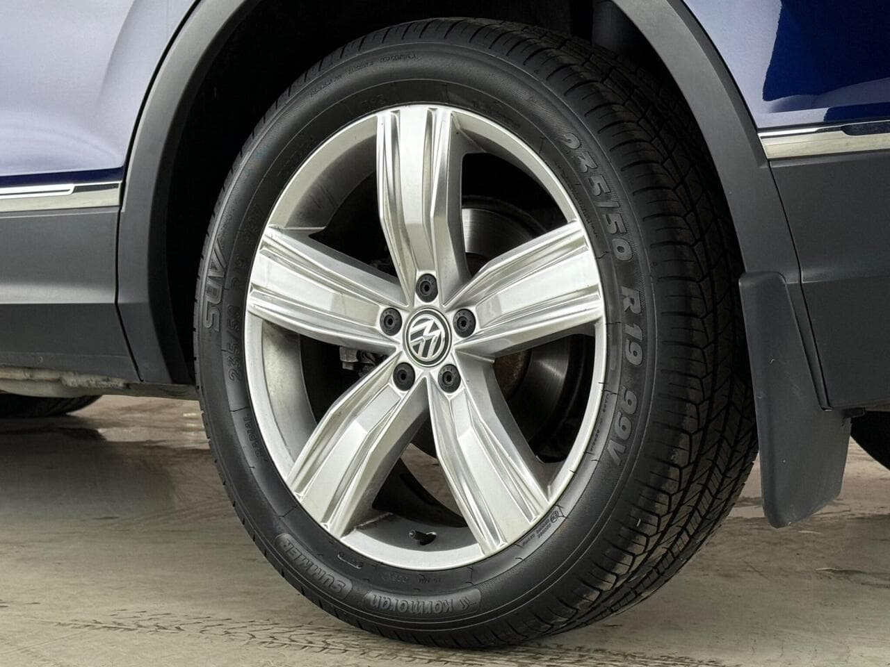 Volkswagen Tiguan thumbnail Wheel
