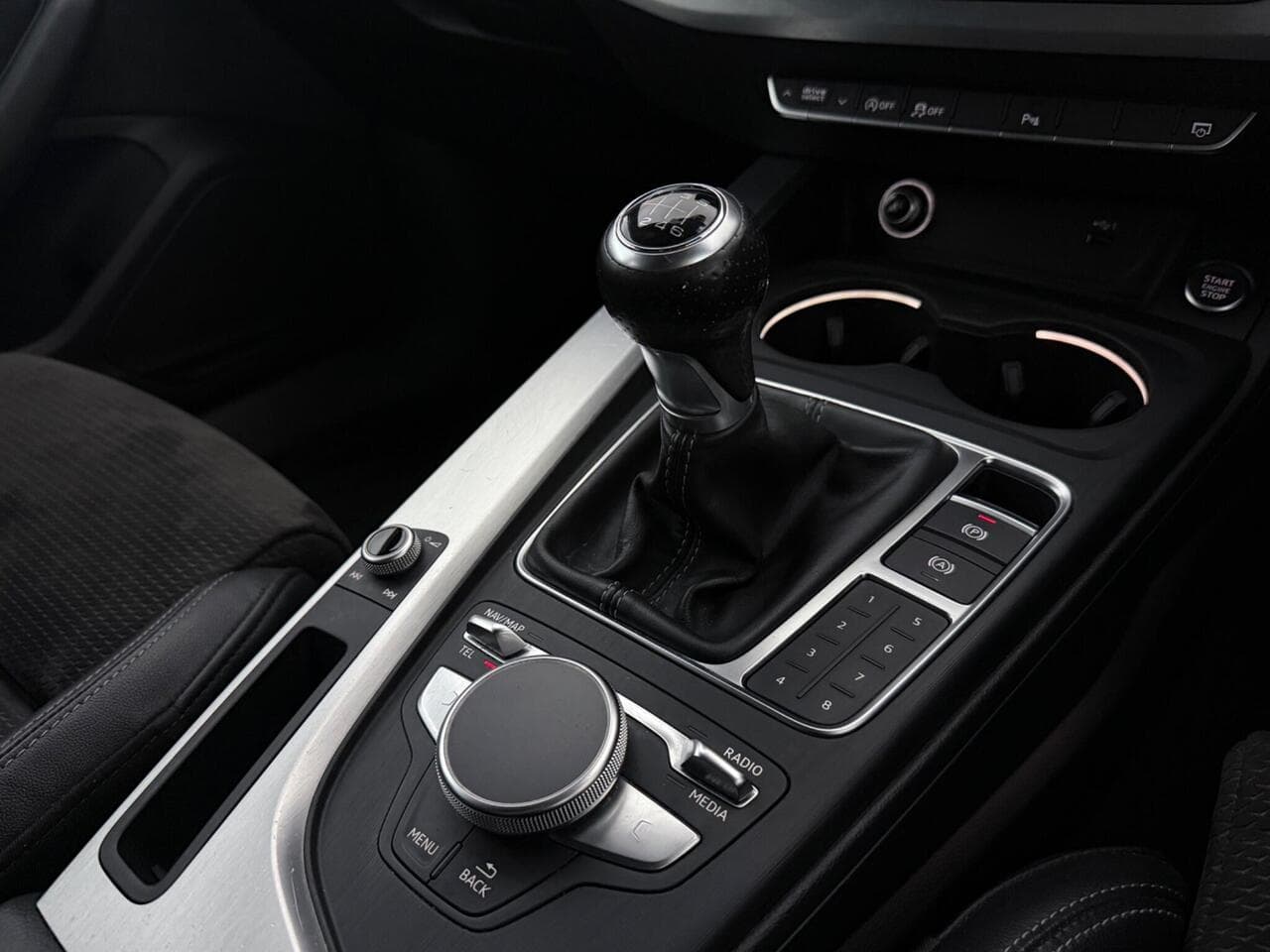 Audi A4 Avant thumbnail Interior Front
