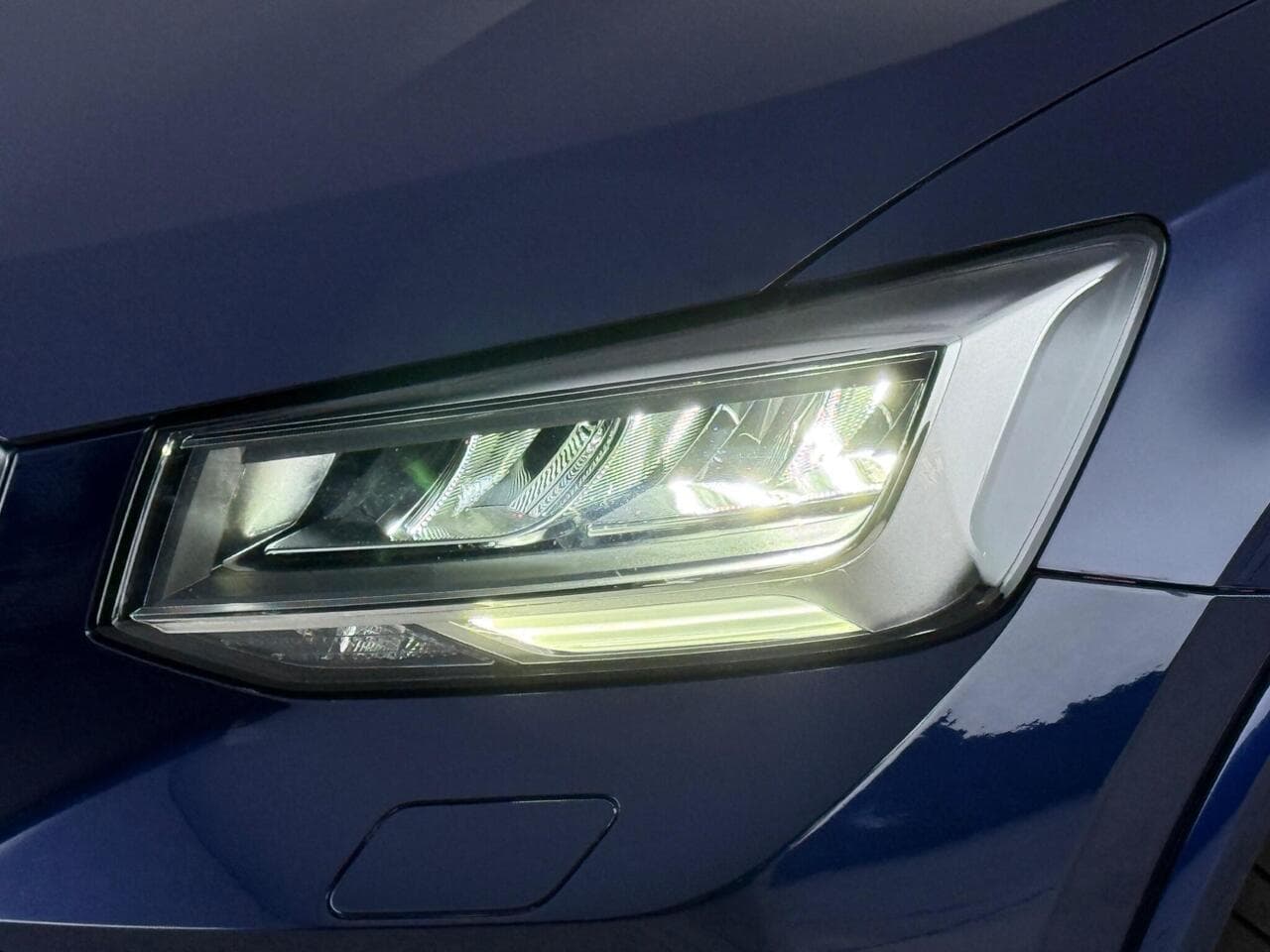 Audi Q2 thumbnail Lights Front