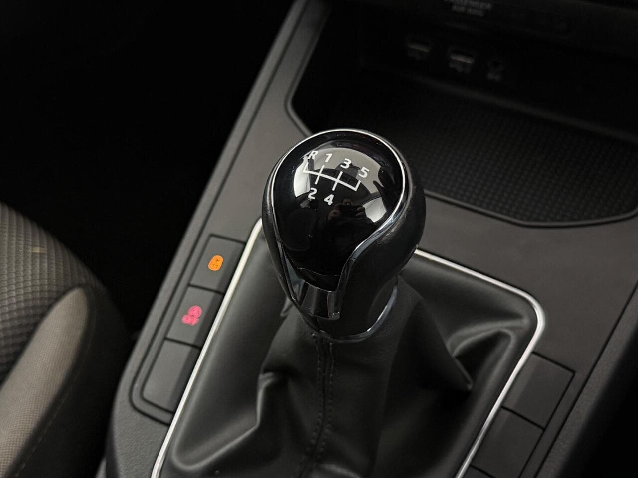 SEAT Ibiza thumbnail Interior Front