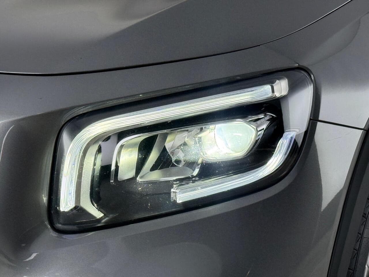 Mercedes-Benz GLB thumbnail Lights Front