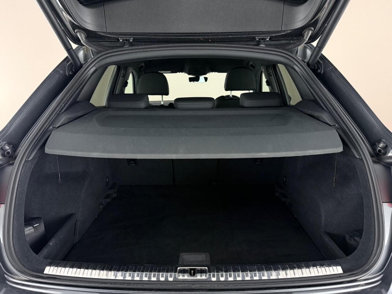 Audi Q3 thumbnail Boot
