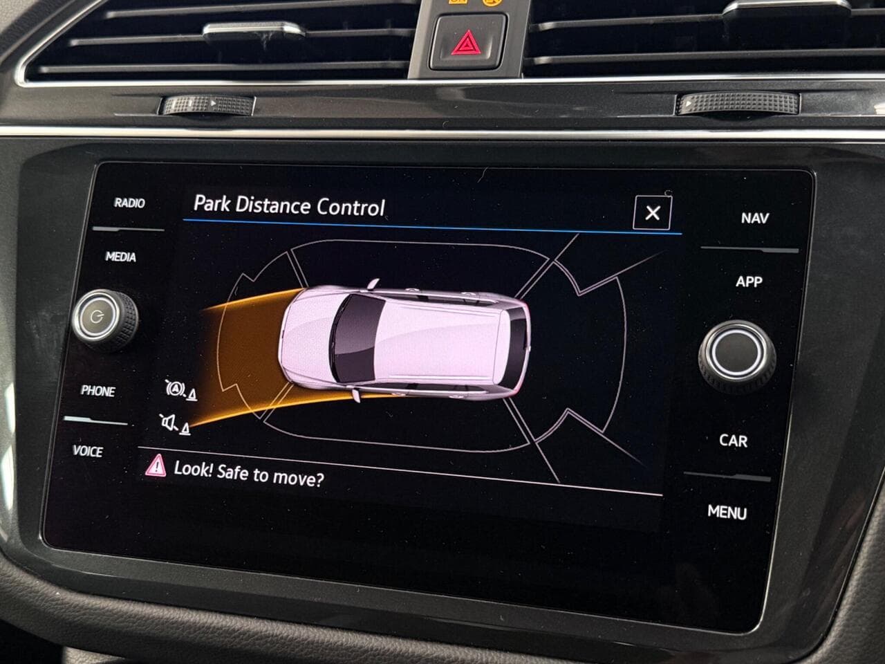 Volkswagen Tiguan thumbnail Infotainment System