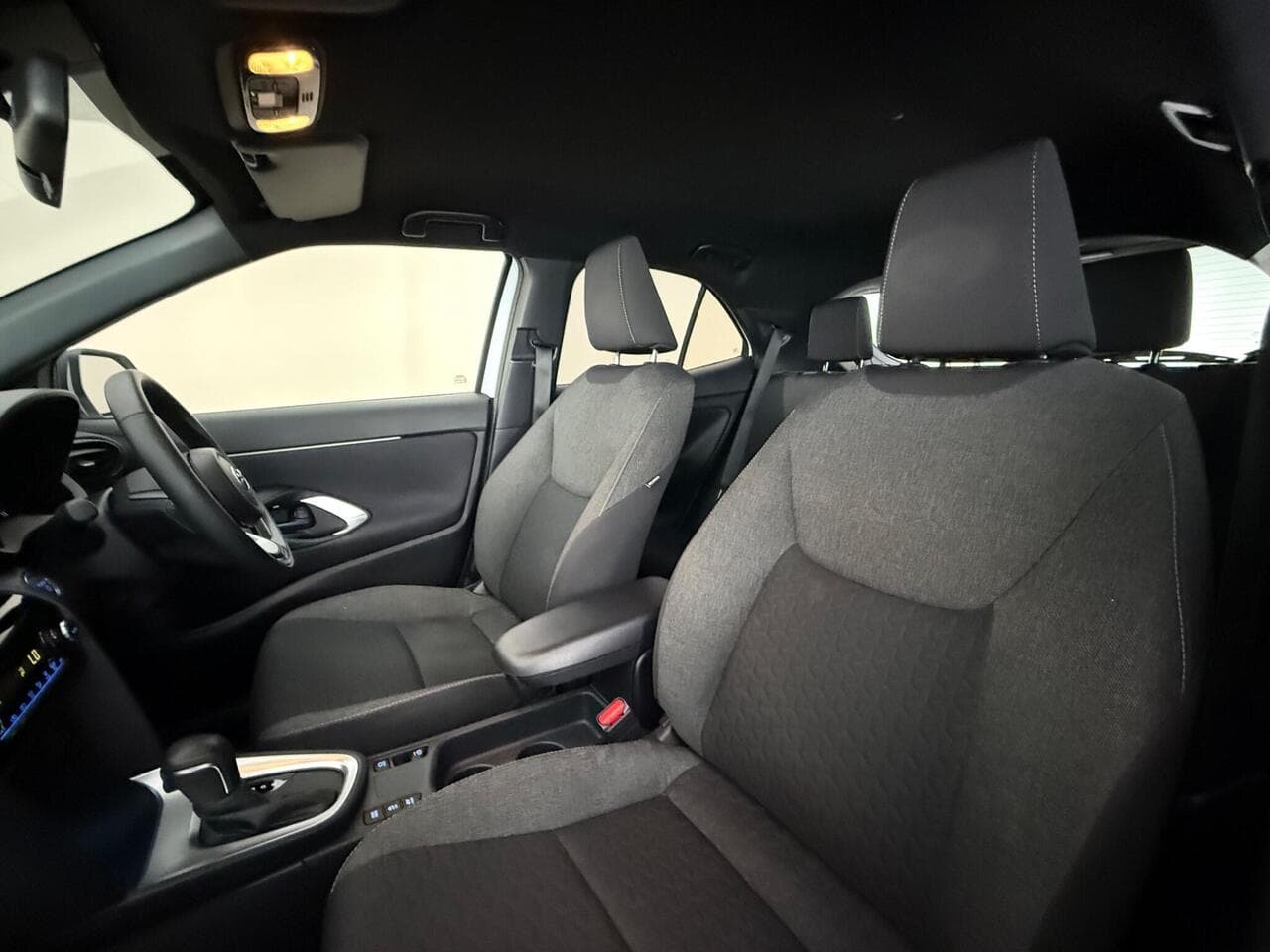 Toyota Yaris Cross thumbnail Seat Front Passenger
