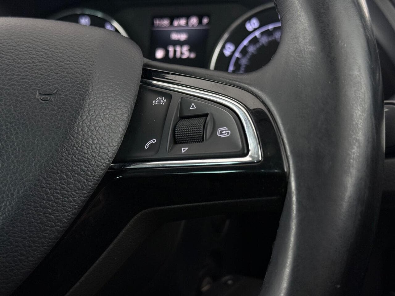 Skoda Superb thumbnail Misc Controls