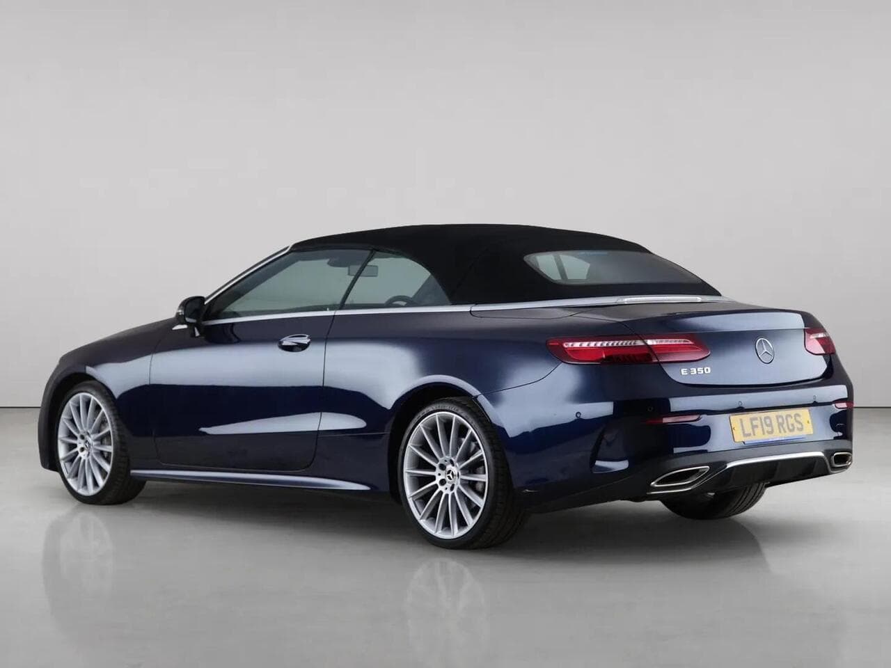 Mercedes-Benz E Class thumbnail Rear Left