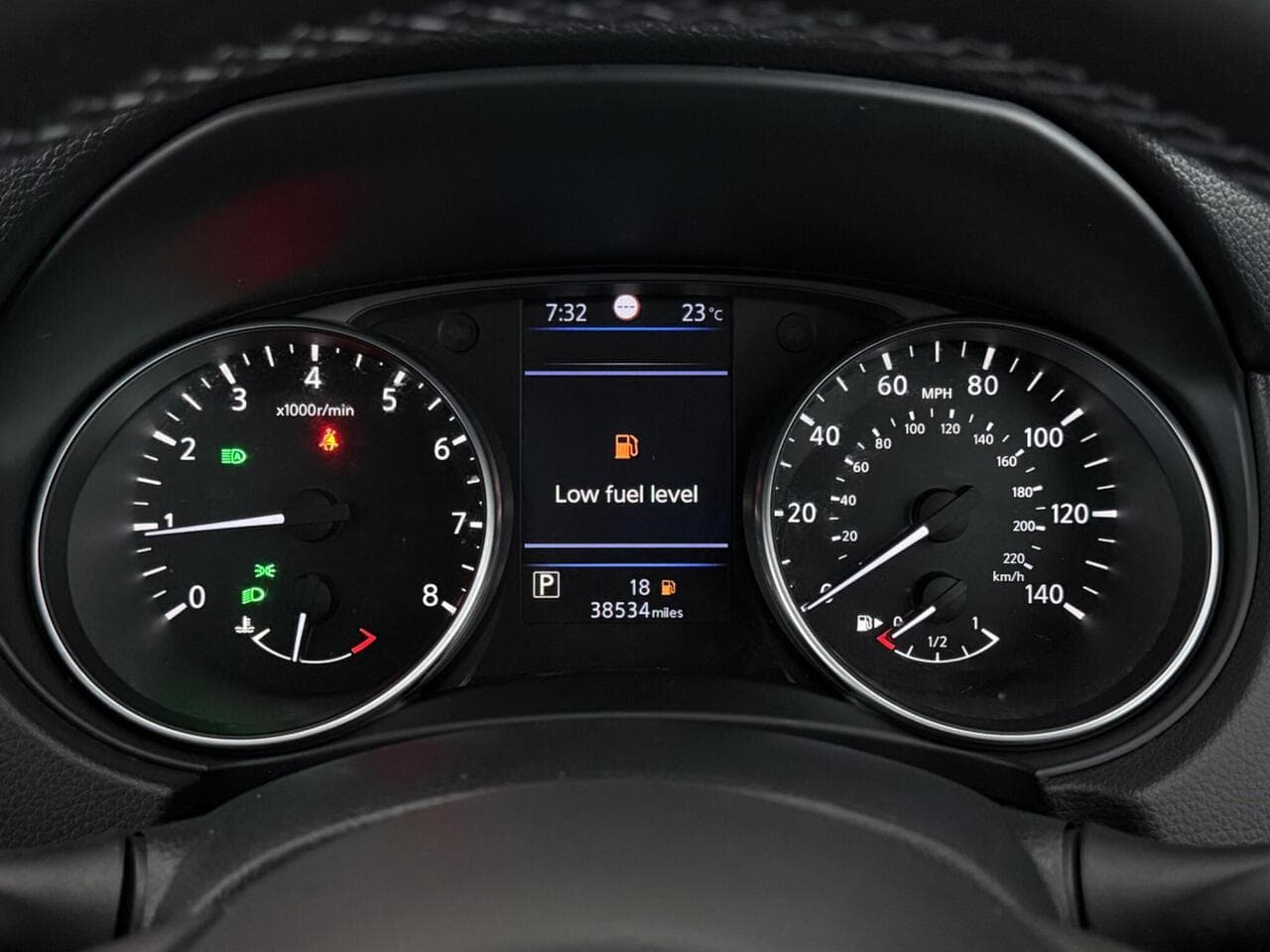 Nissan Qashqai thumbnail Driver Instruments