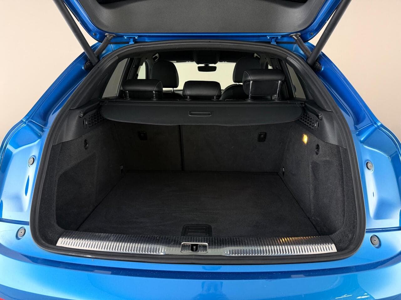 Audi Q3 thumbnail Boot