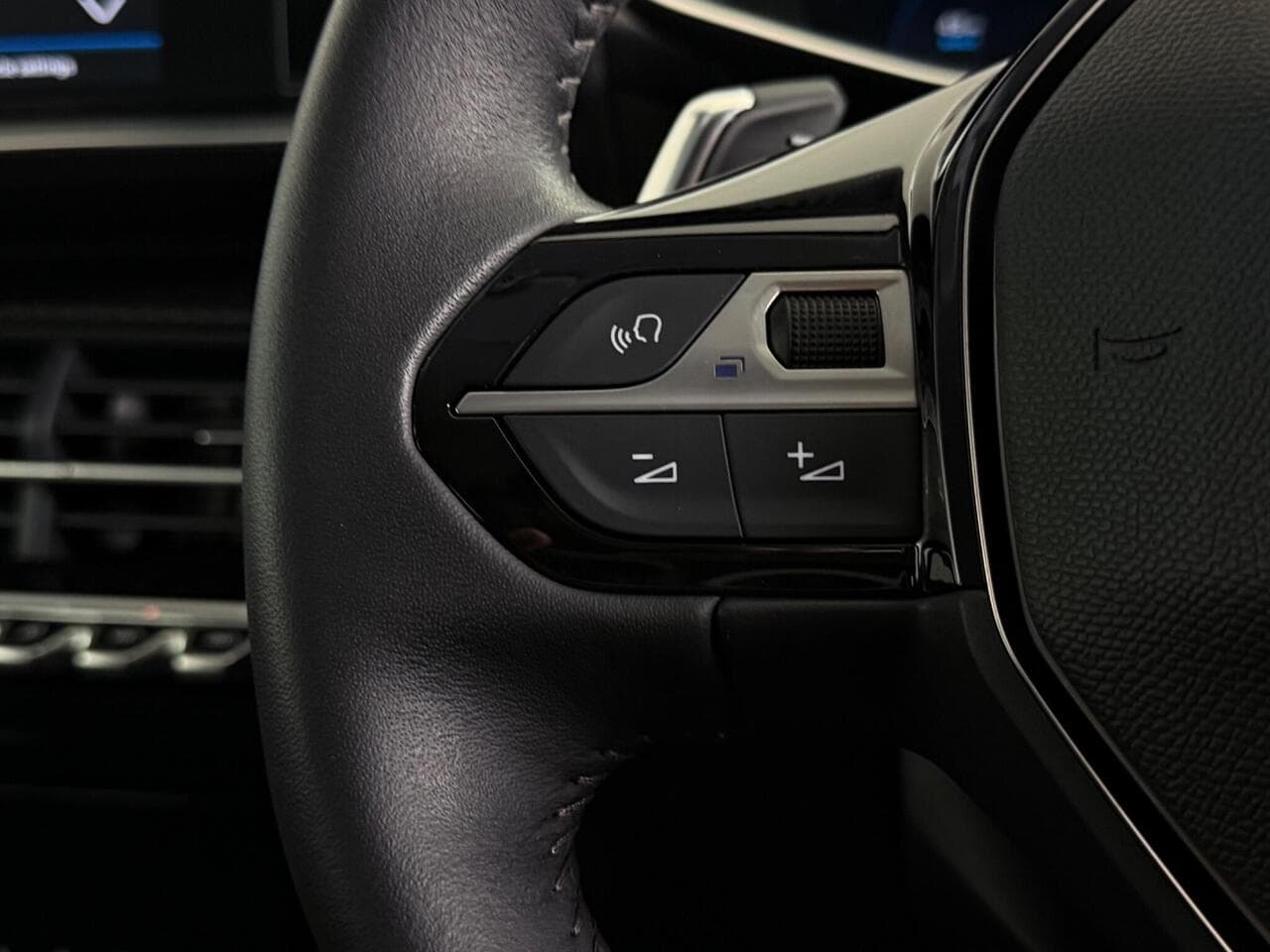 Peugeot 208 thumbnail Misc Controls