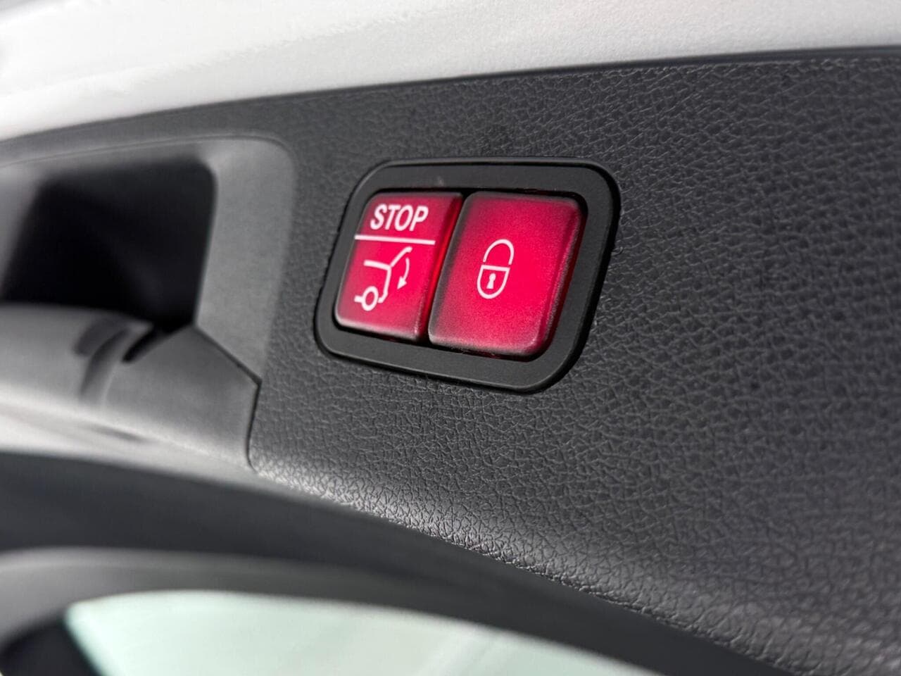 Mercedes-Benz E Class thumbnail Misc Controls