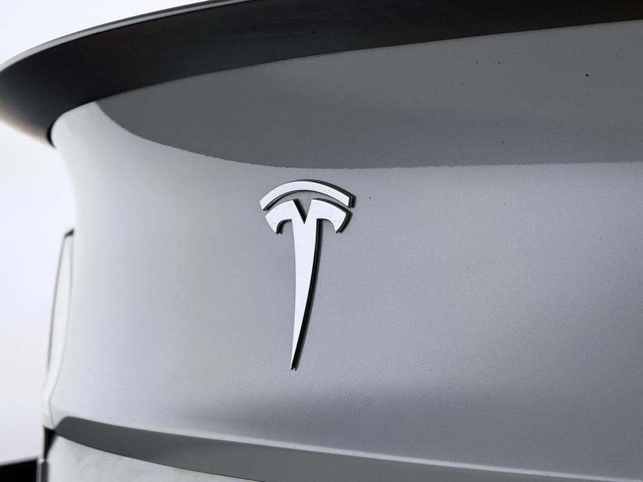 Tesla Model 3 thumbnail Badge Exterior