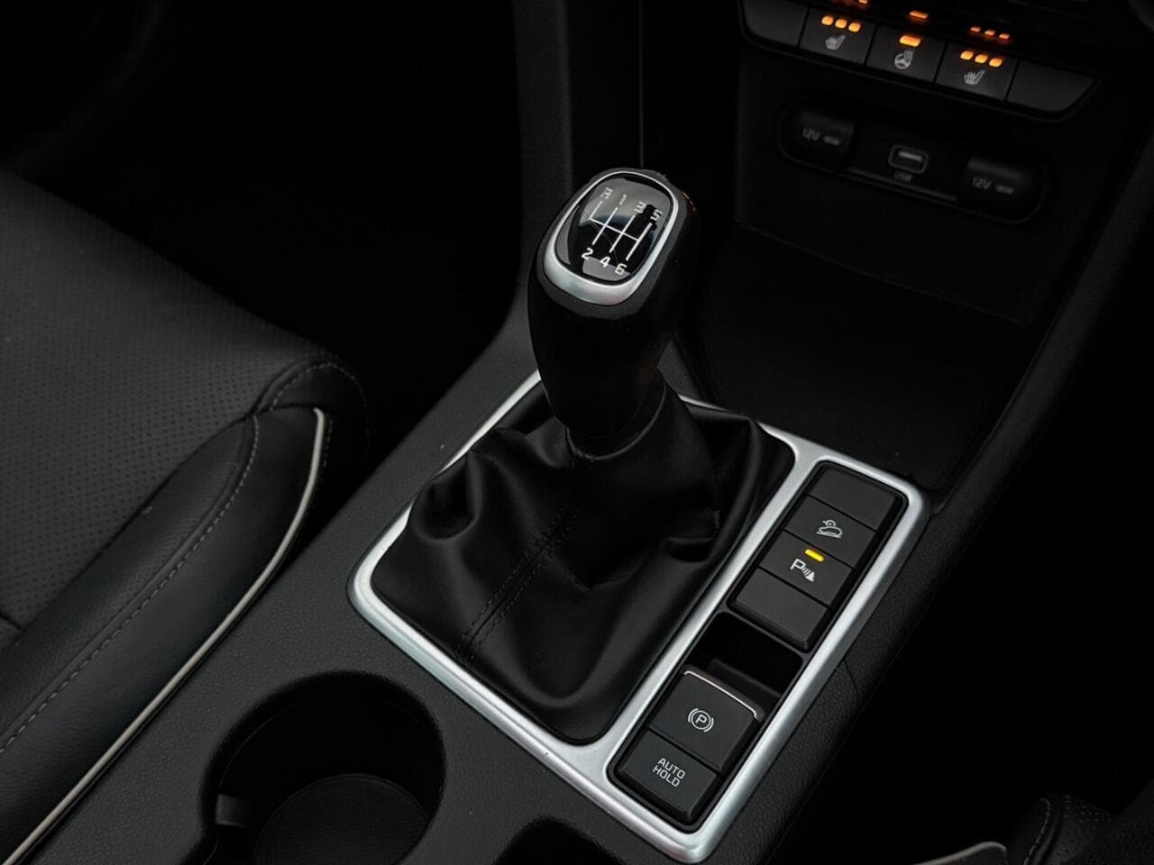 Kia Sportage thumbnail Interior Front