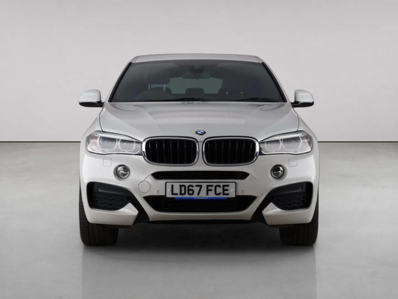 BMW X6 thumbnail Front