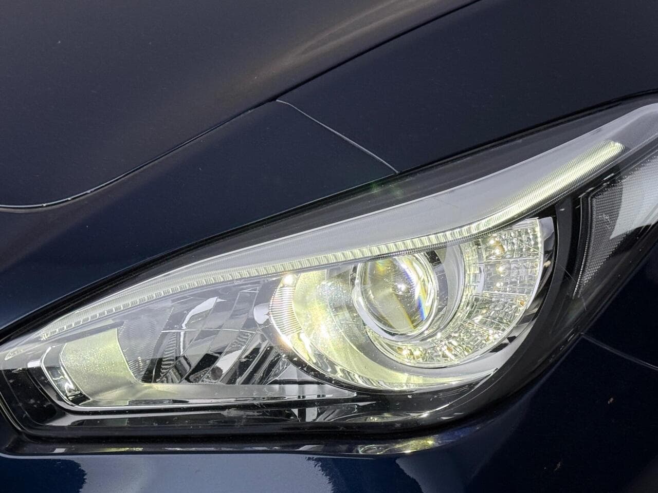 Infiniti Q70 thumbnail Lights Front