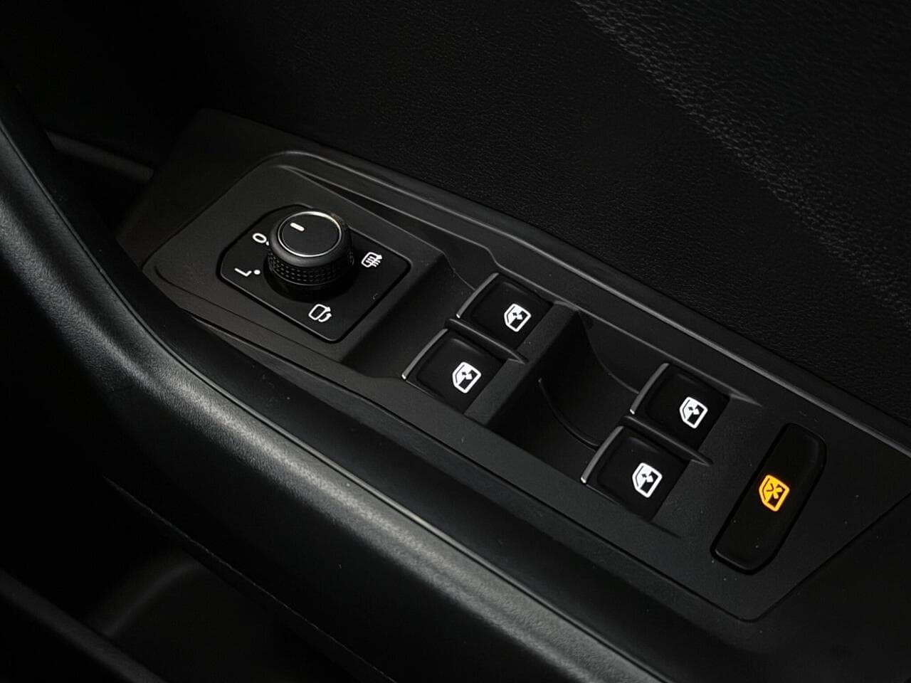 Volkswagen T-Roc thumbnail Misc Controls