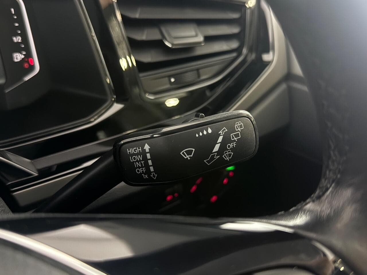 Volkswagen Polo thumbnail Misc Controls