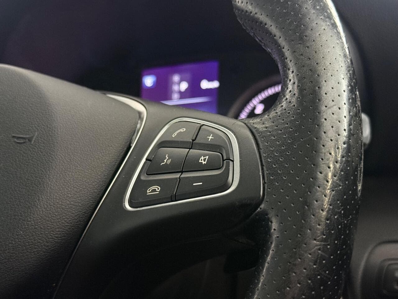 Mercedes-Benz GLC thumbnail Misc Controls