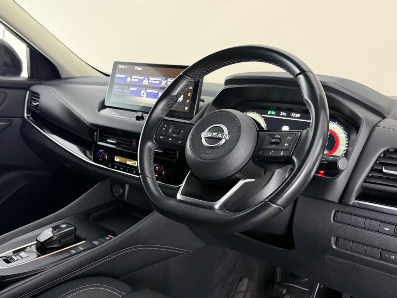 Nissan Qashqai thumbnail Interior Front