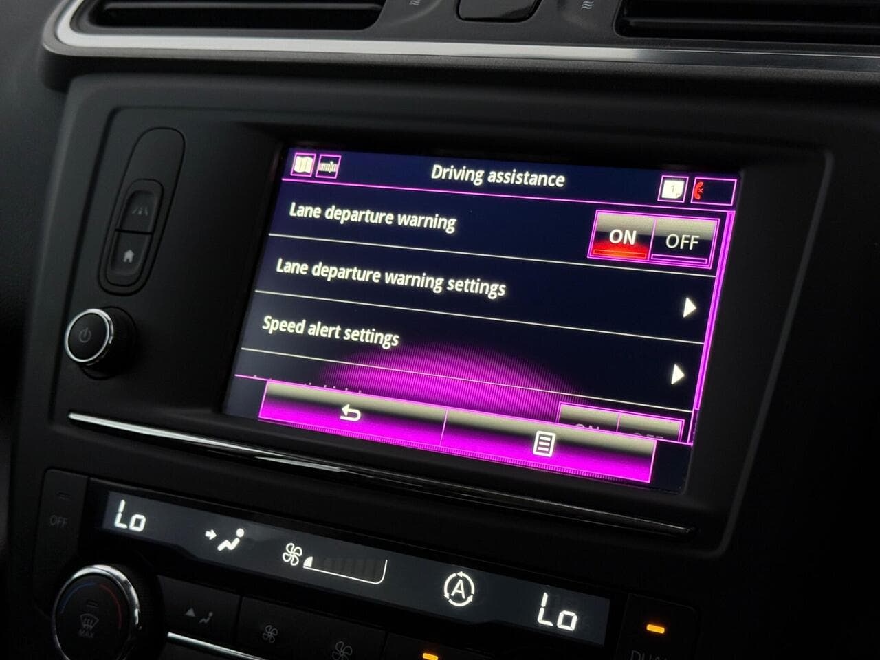 Renault Kadjar thumbnail Infotainment System