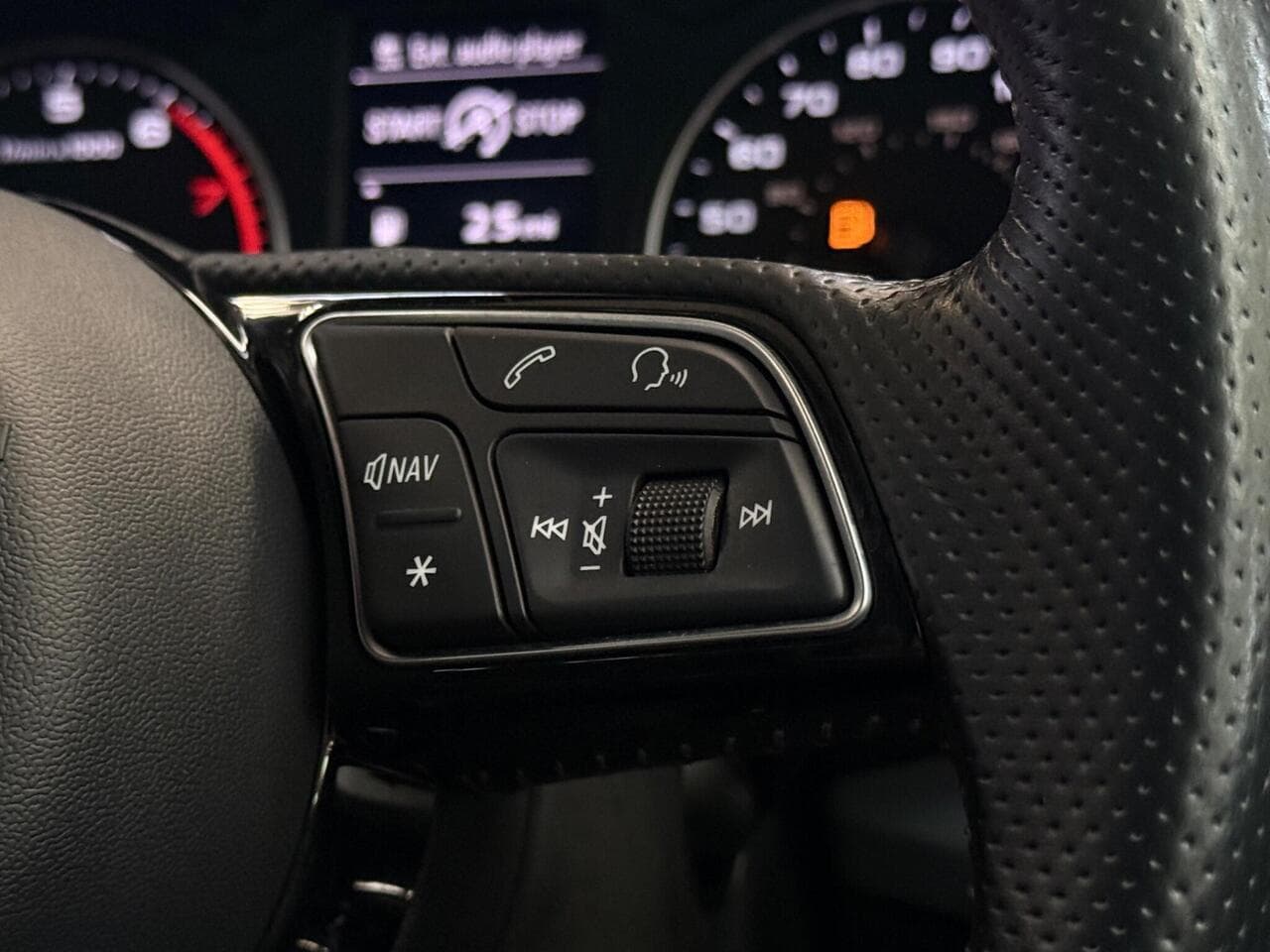 Audi Q2 thumbnail Misc Controls