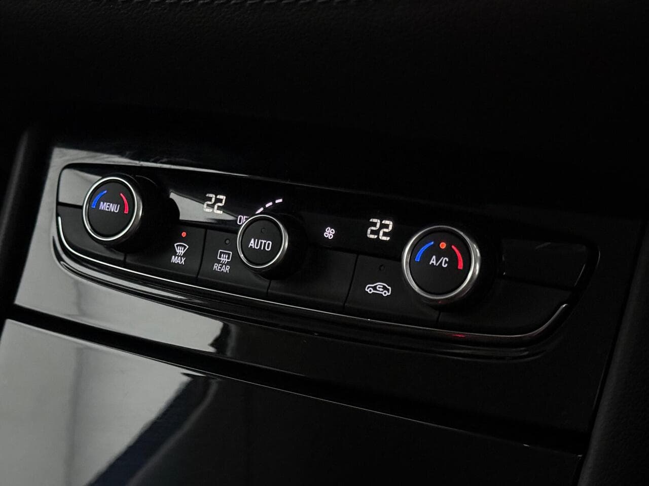 Vauxhall Grandland X thumbnail Misc Controls