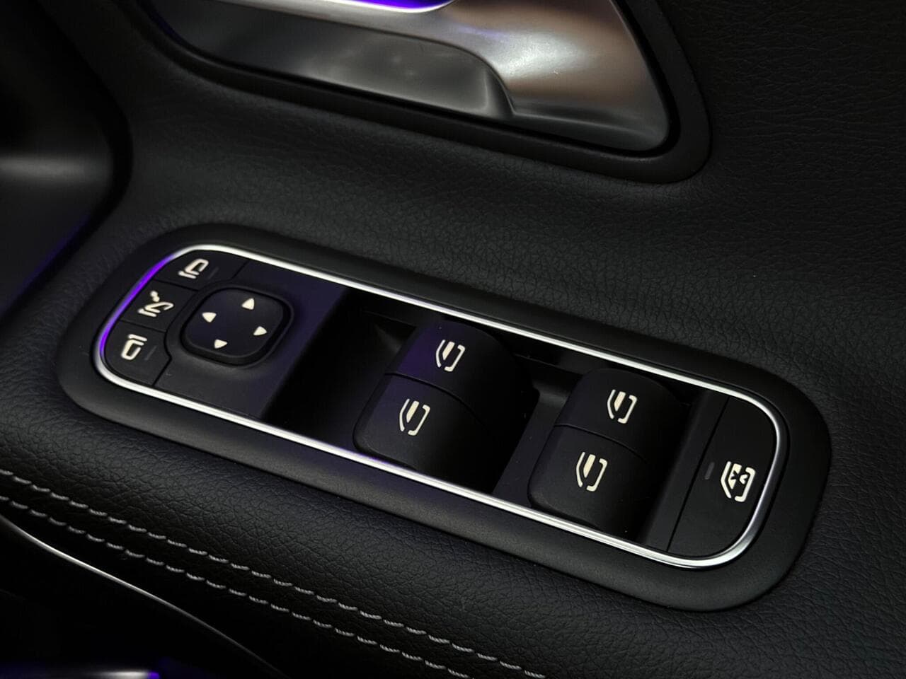 Mercedes-Benz CLA thumbnail Misc Controls